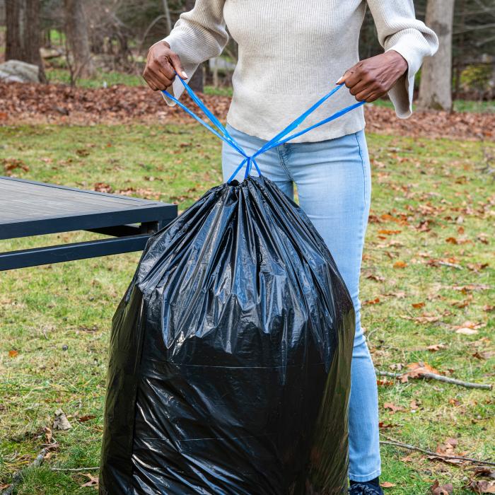 person tying the drawstrings on a 39 gallon Hefty Strong Lawn and Leaf bag